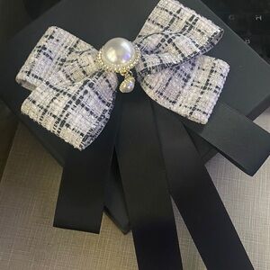 Elegant Black Ribbon Bow Brooch with Tweed Accent and Pearl